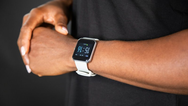 Fitnesstracker mét of zonder scherm: wat past echt bij jou?